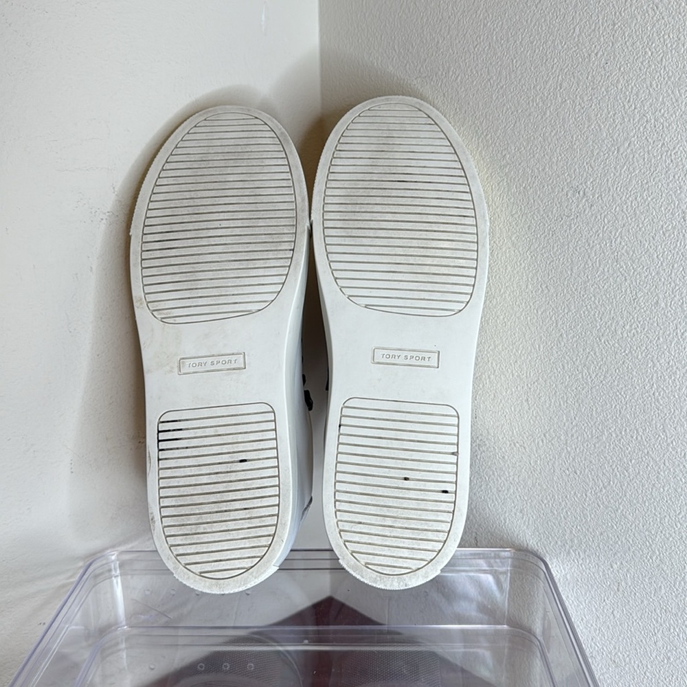 Tory Burch Women’s Ruffle Leather Sneaker, White and Navy, size 10 - Picture 10 of 13